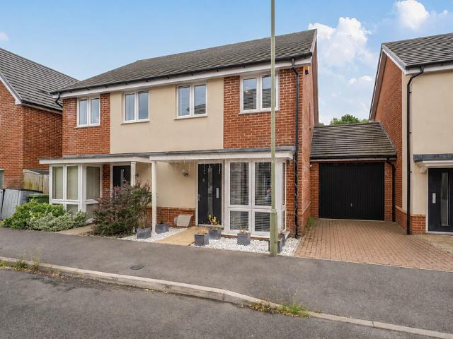 House for sale in Hounsome Fields, Priest Down