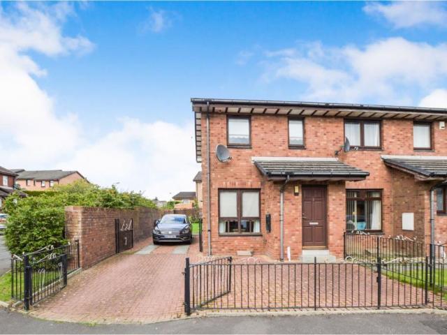 House for sale in Commonhead, Scotland