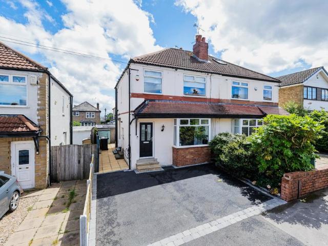 House for sale in Farsley, West Yorkshire