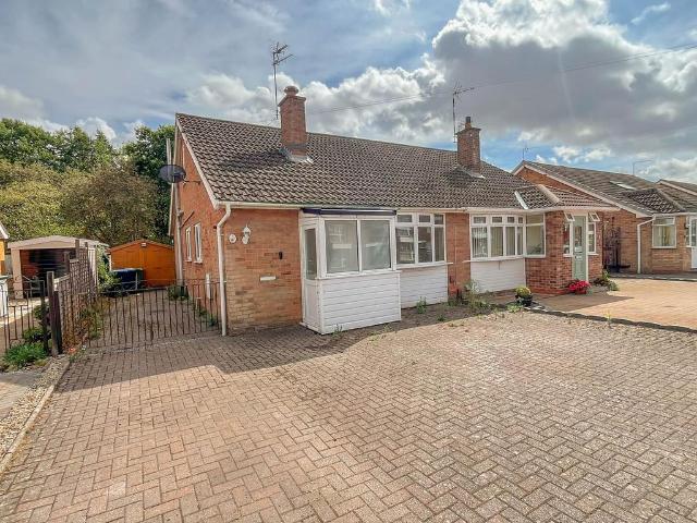 House for sale in Cawston, New Bilton