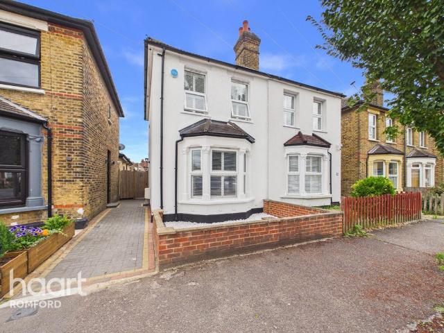 House for sale in Rush Green, Greater London