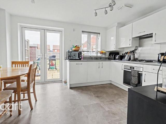 House for sale in Frinton and Walton, Dale Hill