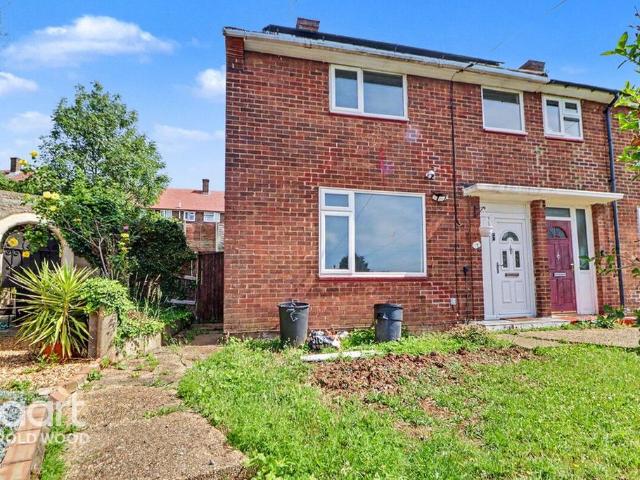 House for sale in Harold Hill, Greater London