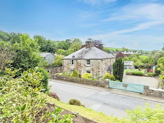 House for sale in Weir Quay, Devon