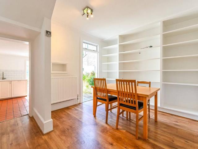 House for sale in Bromley-by-Bow, Bow