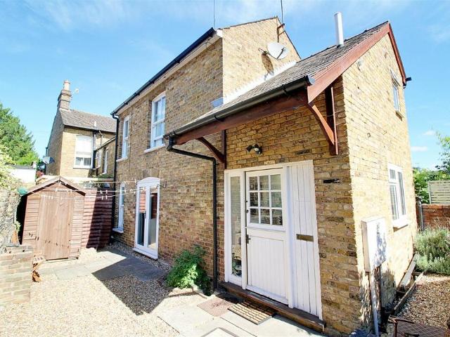 House for sale in Ashlyns Estate, Pouchen End