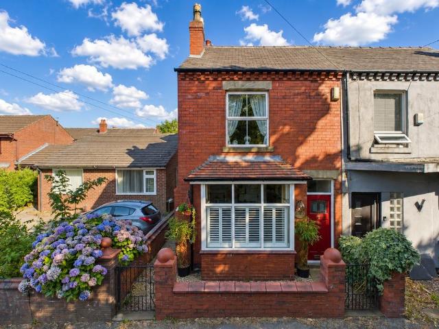 House for sale in Roby Mill, Lancashire