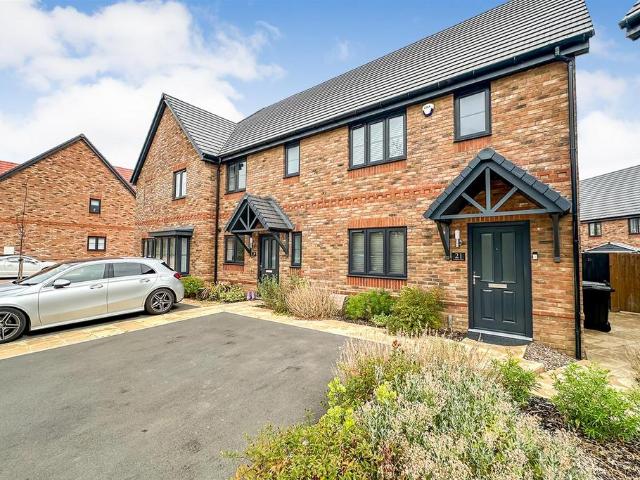 House for sale in Priors Hall Park, Weldon