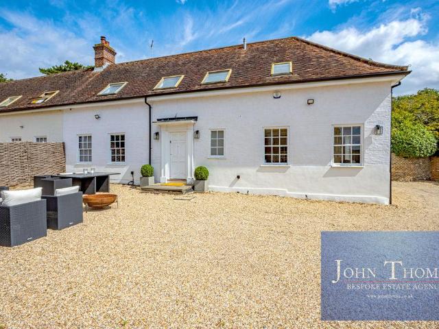 House for sale in Chigwell, Epping