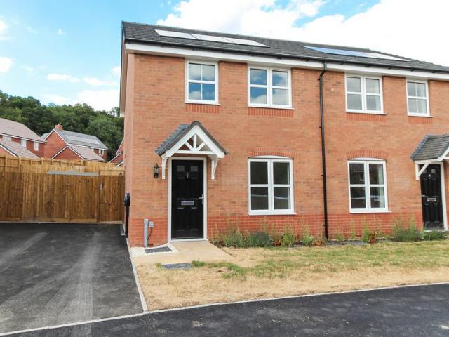 House for sale in Green Close, Warwickshire