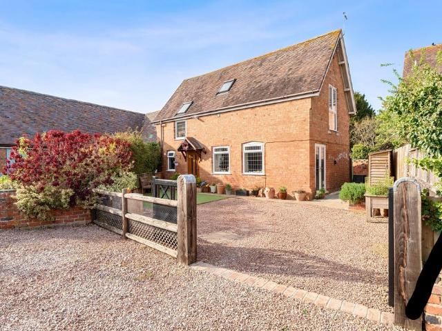 House for sale in Crookhill, Worcestershire