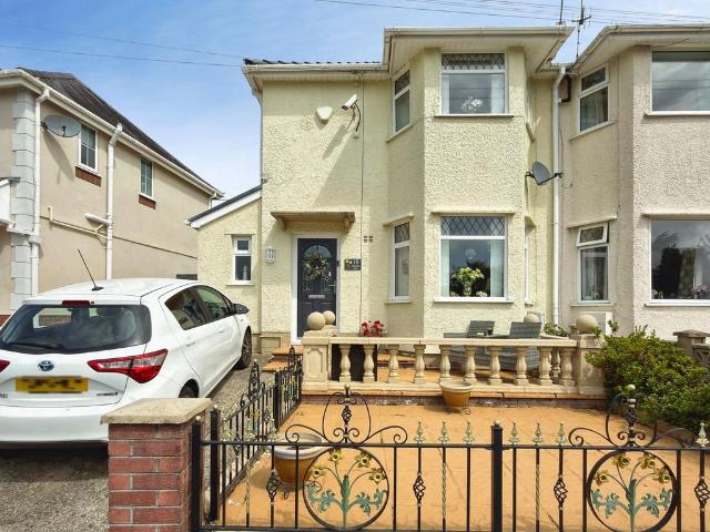 House for sale in Pontardawe, Pontardawe, Clydach