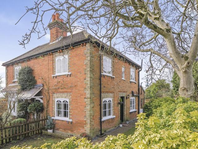House for sale in Little Stanmore, Greater London