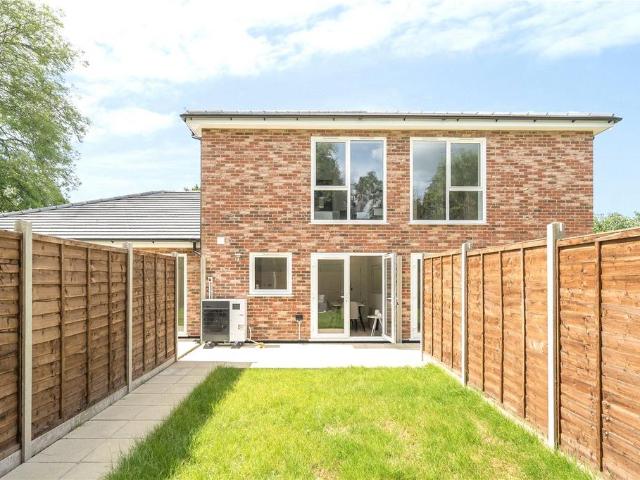 House for sale in Finchley, Greater London