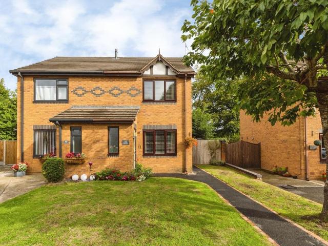 House for sale in Ruabon, Wales