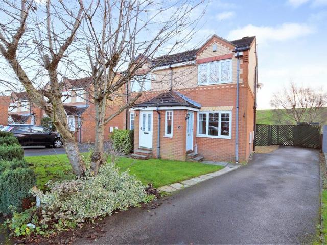 House for sale in Tingley, West Yorkshire