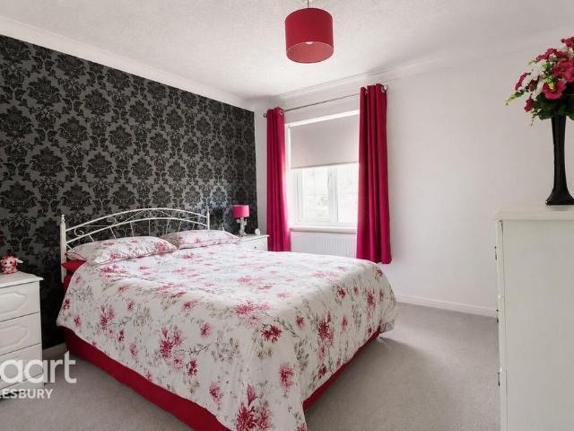 House for sale in Stoke Mandeville, Buckinghamshire