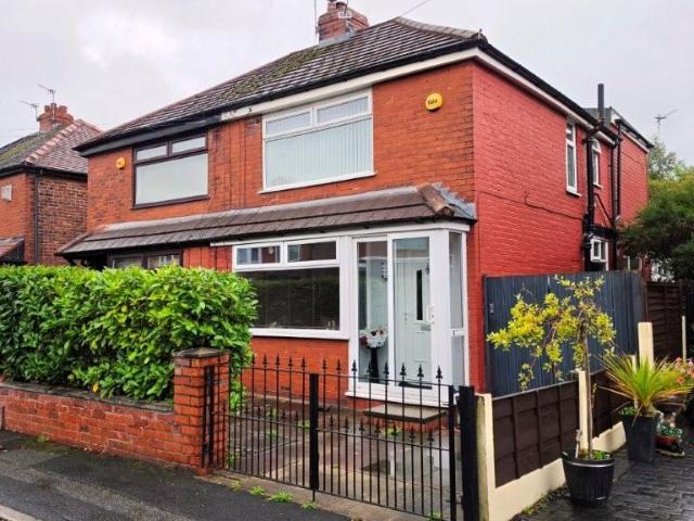 House for sale in Guide Bridge, Greenheys
