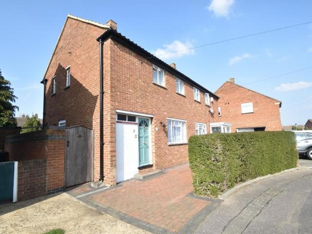 House for sale in Spring Park, Luton