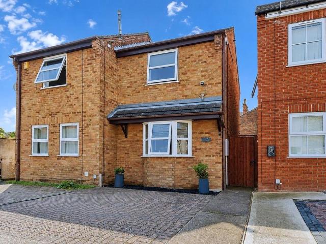 House for sale in Ermine West, Brayford