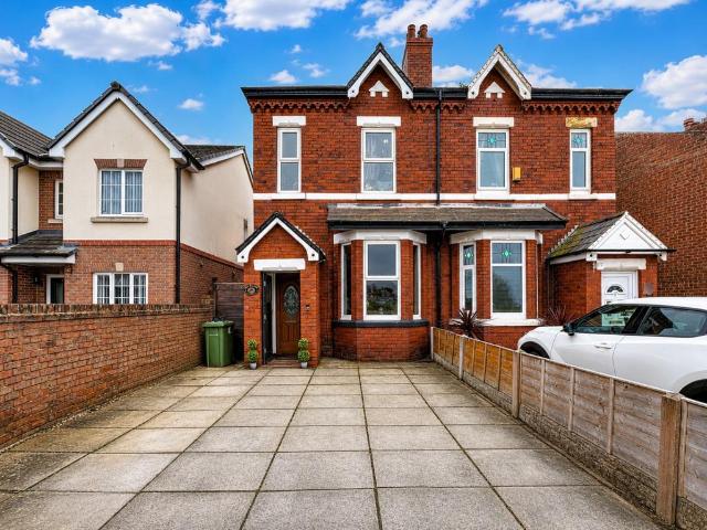 House for sale in Crossens, Sefton