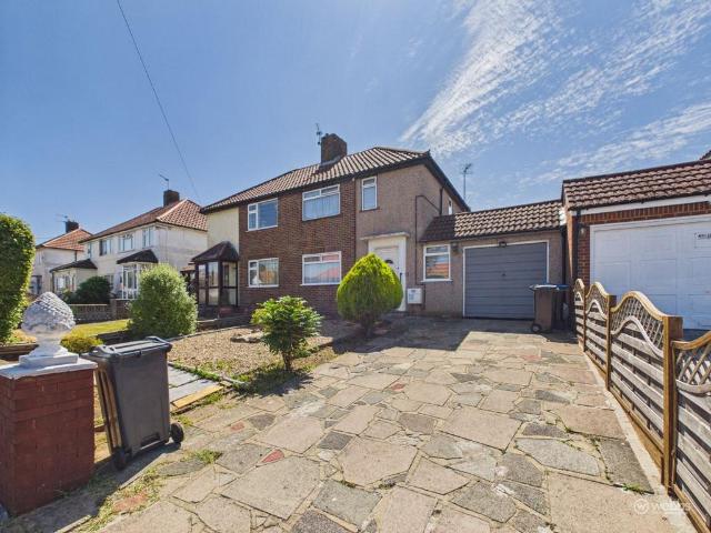 House for sale in London Borough of Croydon, Forestdale