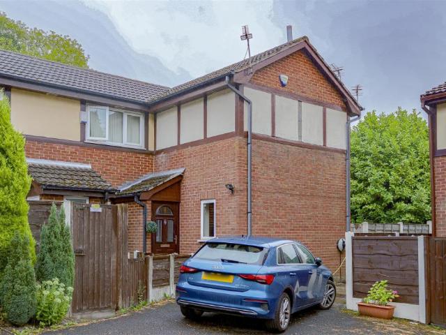 House for sale in Linnyshaw, Salford