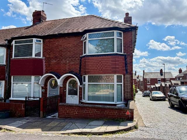 House for sale in High Field, York