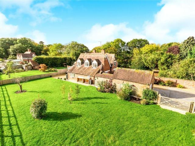 House for sale in Green Close, Warwickshire