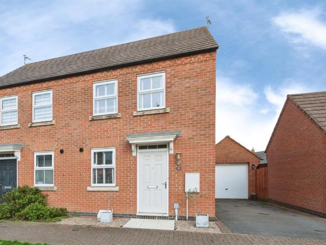 House for sale in Whetstone, Pinfold