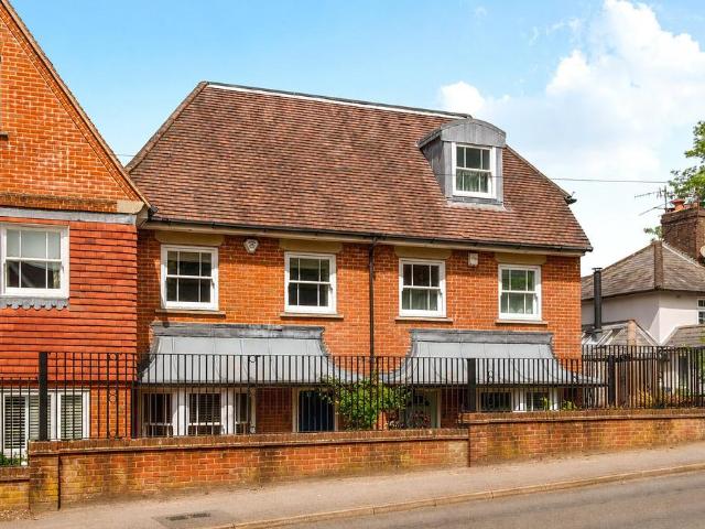House for sale in Fole, Surrey
