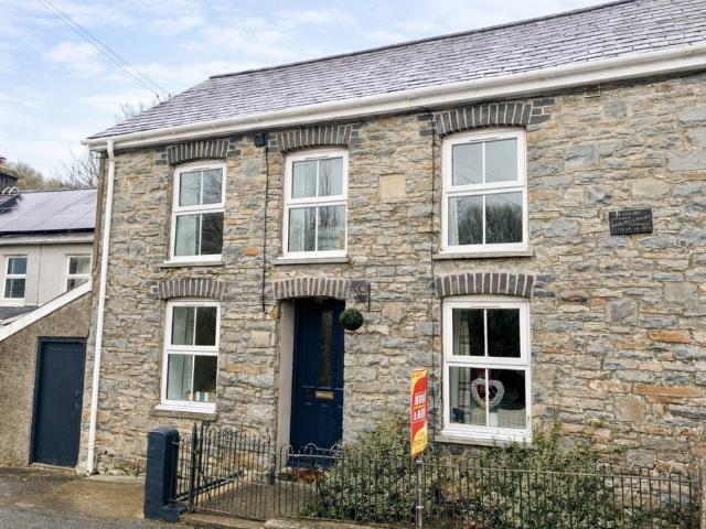 House for sale in Gorsgoch, Wales