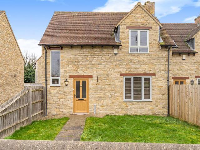 House for sale in Marsh Gibbon, Buckinghamshire