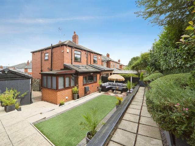 House for sale in Farsley, West Yorkshire