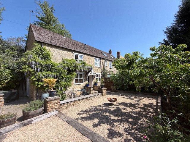 House for sale in Evershot, Oxfordshire