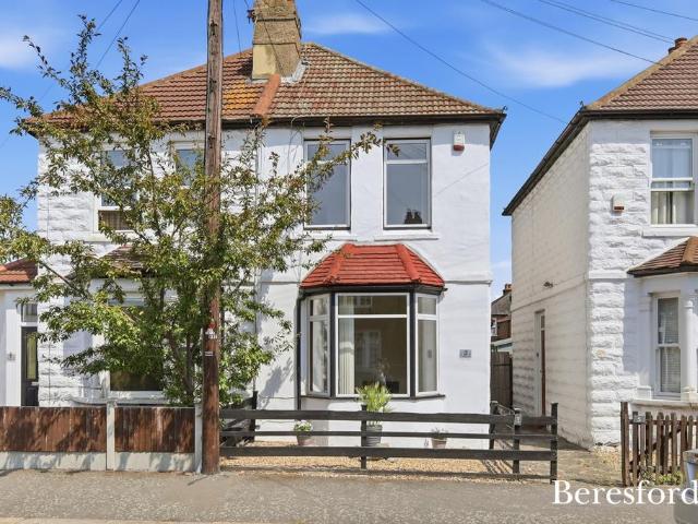 House for sale in Rush Green, Greater London