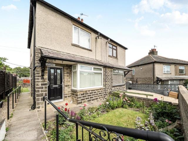 House for sale in Greetland, West Yorkshire
