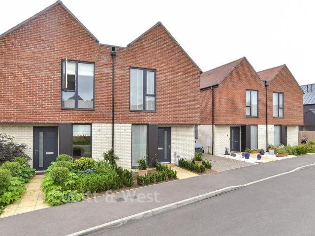 House for sale in Fole, Surrey