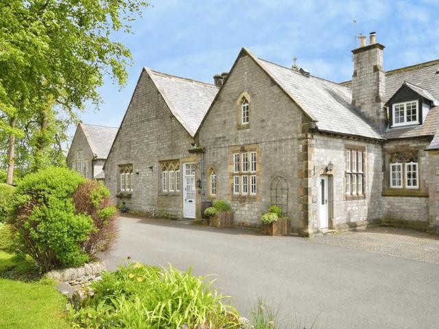 House for sale in Froggatt, East Midlands