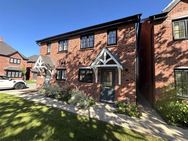 House for sale in Lakes Estate, Styal