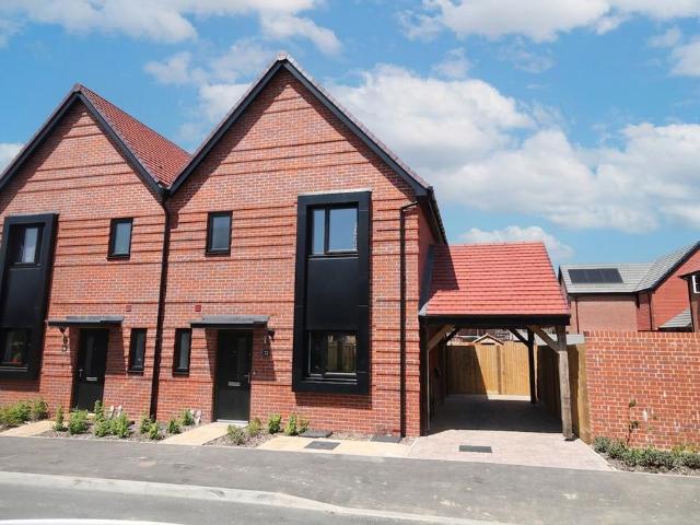 House for sale in Perryfields, West Sussex