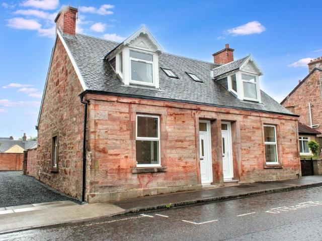 House for sale in Tillicoultry, Scotland