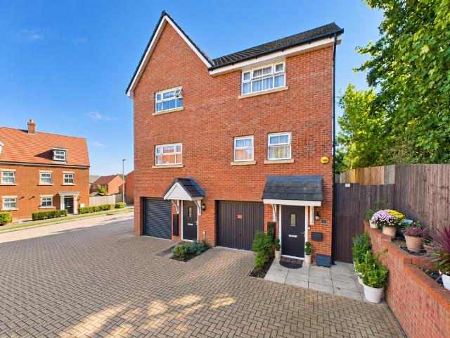 House for sale in Corner Hall, Dacorum