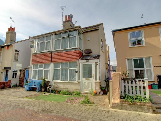 House for sale in Frinton and Walton, Dale Hill