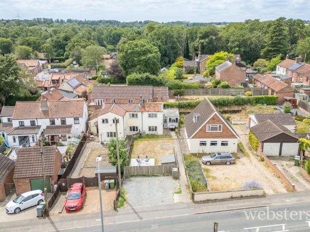 House for sale in Lenwade, Crostwick