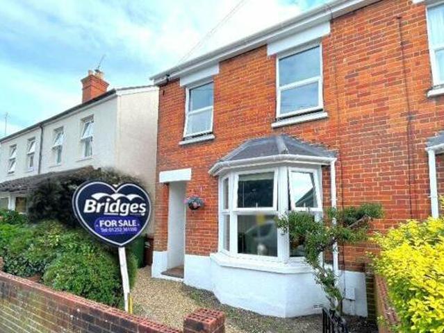 House for sale in Heol-las, Surrey