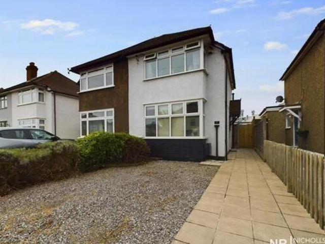 House for sale in Chessington