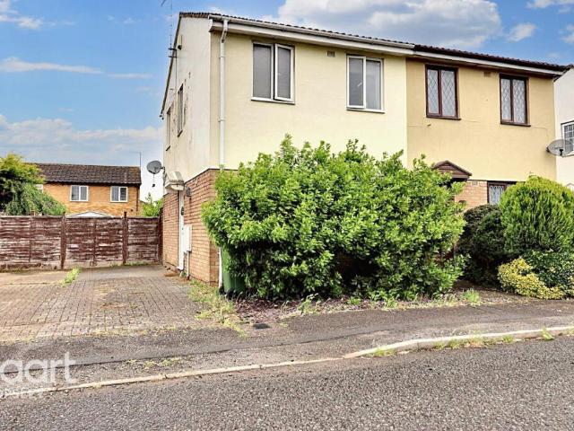 Semi Detached House for sale in Luton