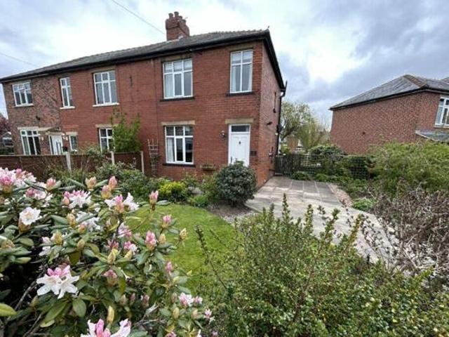 House for sale in Hanging Heaton, Dewsbury