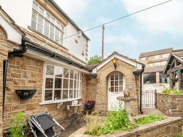 House for sale in Dewsbury, West Yorkshire